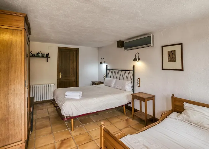 Habitacions Mas Fuselles بيت ضيافة