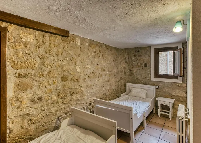 Habitacions Mas Fuselles بيت ضيافة