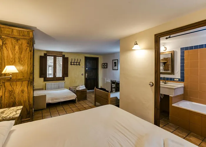 Πανσιόν Habitacions Mas Fuselles 3*